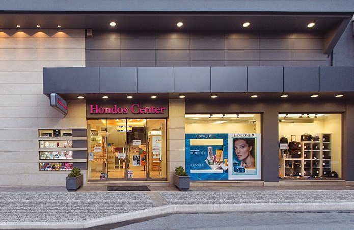 Πρόστιμο 1,05 εκατ. ευρώ στα καταστήματα Hondos Center για καρτέλ στην αγορά καλλυντικών