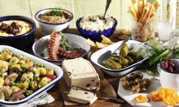 Πόσες θερμίδες έχουν λαγάνα, χαλβάς και γενικά οι τροφές στο Σαρακοστιανό τραπέζι
