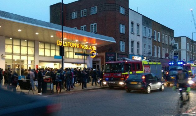 Συναγερμός στο Λονδίνο: Έκρηξη σε σιδηροδρομικό σταθμό - Πληροφορίες για τραυματίες (εικόνες)