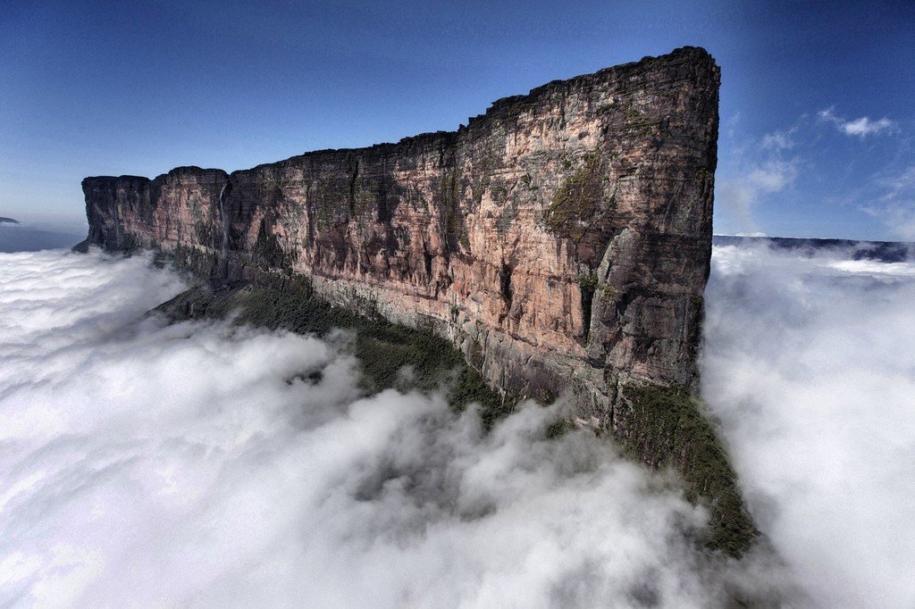 Εκπληκτικές εικόνες: Το «μυθικό» βουνό που χωρίζει τρεις χώρες της Νότιας Αμερικής