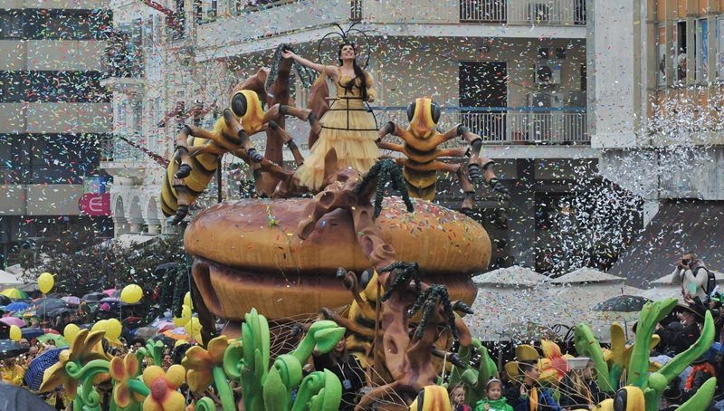 Έπεσε η αυλαία του πατρινού καρναβαλιού - Φαντασμαγορική η τελετή λήξης (φωτό-βίντεο)