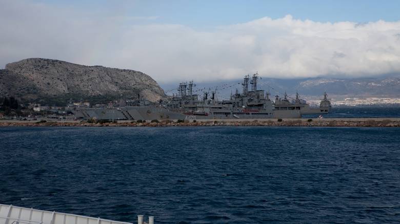 Συνελήφθη Τούρκος για κατασκοπεία- Φωτογράφιζε το ναύσταθμο της Σαλαμίνας