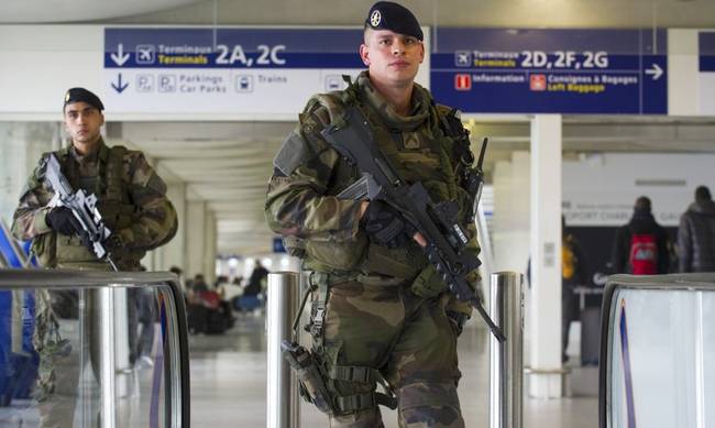 Παρίσι: Κλειστός έως το βράδυ ο νότιος τερματικός σταθμός του αεροδρομίου Ορλί