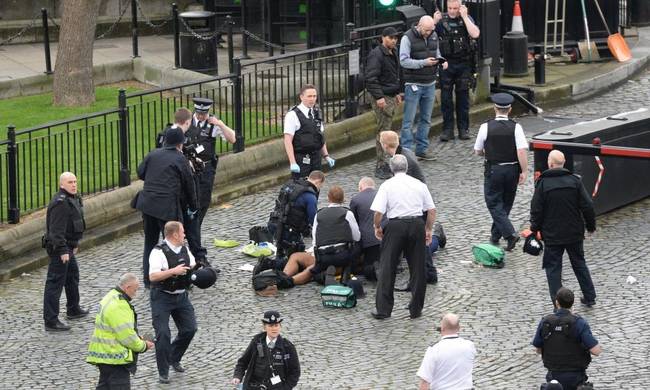 Επίθεση Λονδίνο: Δύο Έλληνες τραυματίες από το τρομοκρατικό χτύπημα - Διαψεύδει το ΥΠΕΞ