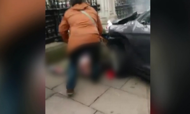 Λονδίνο: Νέο σοκαριστικό βίντεο, μερικά λεπτά μετά το θανατηφόρο πέρασμα του μακελάρη