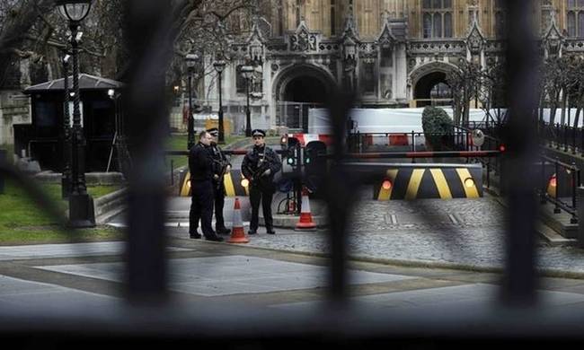 Επίθεση Λονδίνο: Εννέα συλλήψεις για το αιματοκύλισμα στο Ουεστμίνστερ