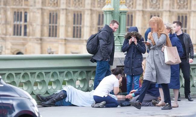 Επίθεση Λονδίνο: Όλη η αλήθεια για τη φωτογραφία που προκάλεσε αντιδράσεις