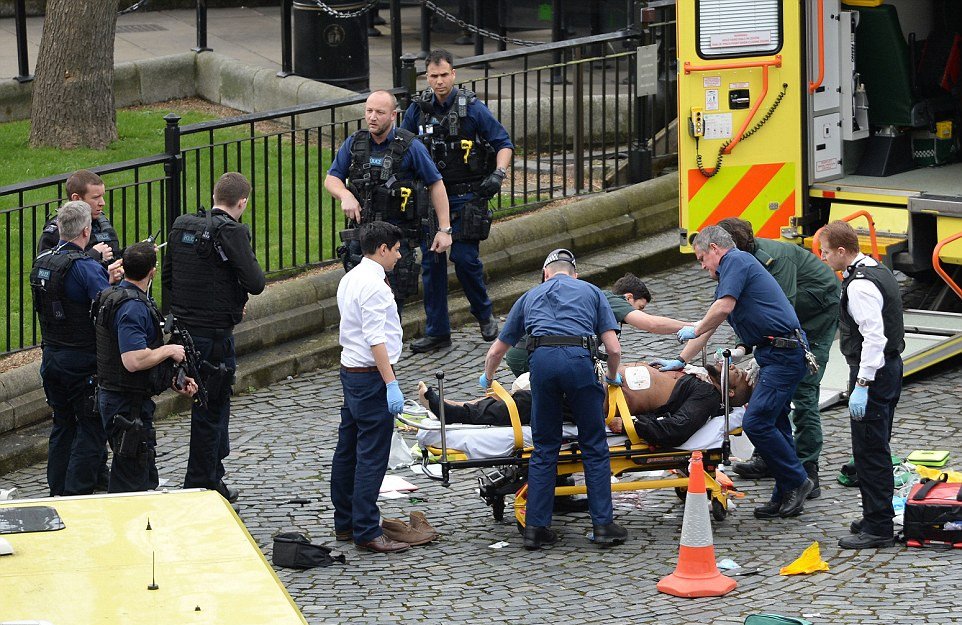 Όλο το χρονικό της επίθεσης στο Λονδίνο, σοκάρουν οι μαρτυρίες