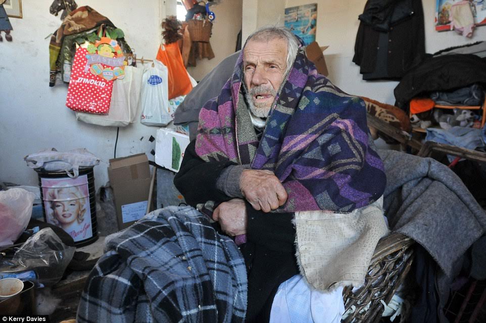 Πέθανε ο άστεγος παππούς που ζούσε σε παράγκα στο Ελληνικό