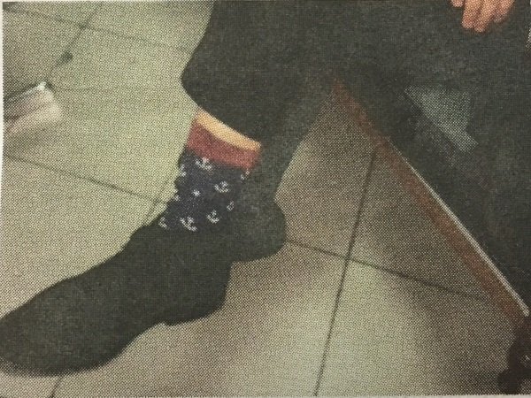Ποιος βουλευτής έβαλε αυτές τις κάλτσες;