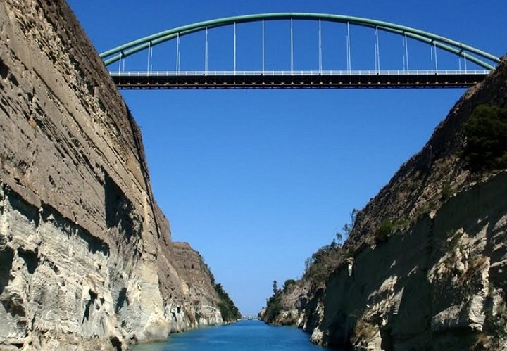 Βουτιά θανάτου από τη γέφυρα του Ισθμού για 48χρονο