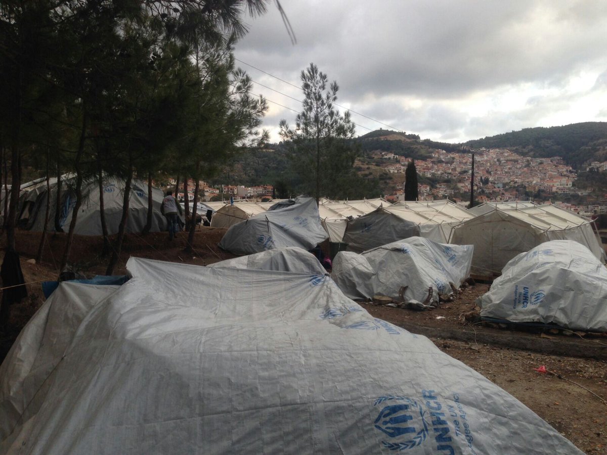 Die Zeit: Σκανδαλώδης η ευρωπαϊκή συμπεριφορά προς την Ελλάδα στο Προσφυγικό