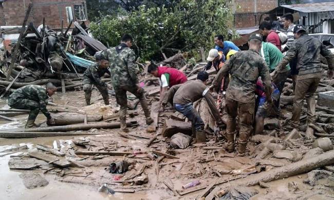 Εικόνες φρίκης στην Κολομβία: Ποτάμια λάσπης «κατάπιαν» τουλάχιστον 110 ανθρώπους (εικόνες-βίντεο)