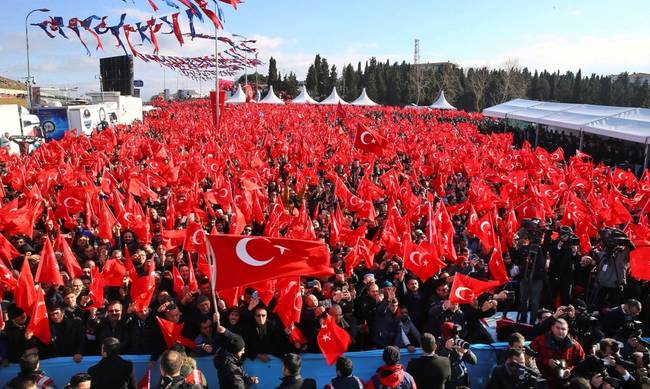 Τούρκος βουλευτής: Αν βγει το «ναι» θα σας ρίξουμε στη θάλασσα της Σμύρνης