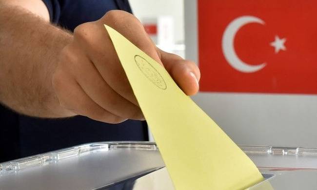Δημοψήφισμα Τουρκία: «Τρέμει» τις δημοσκοπήσεις ο Ερντογάν 10 ημέρες πριν το άνοιγμα της κάλπης