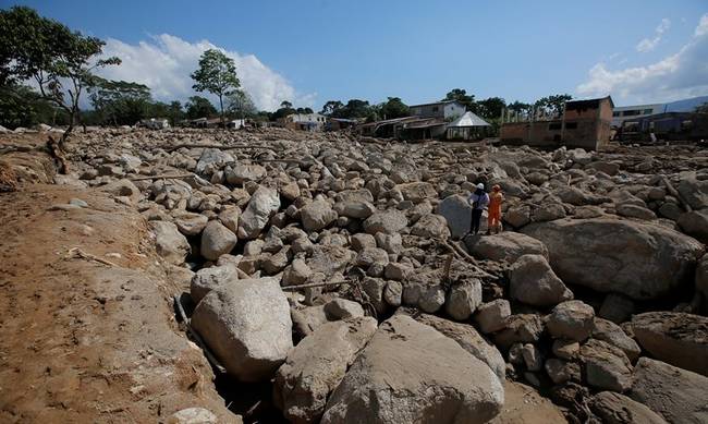 (pic & vid) Τραγωδία δίχως τέλος: Ξεπέρασαν τους 300 οι νεκροί στην Κολομβία από την κατολίσθηση λάσπης (vid)