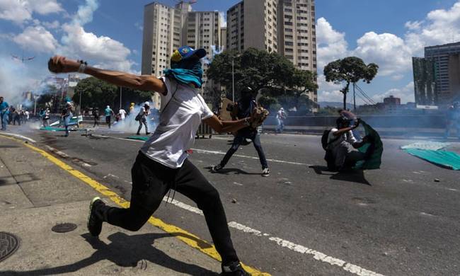 Βενεζουέλα: Ακόμη δύο θάνατοι σε διαδηλώσεις εναντίον του προέδρου Μαδούρο