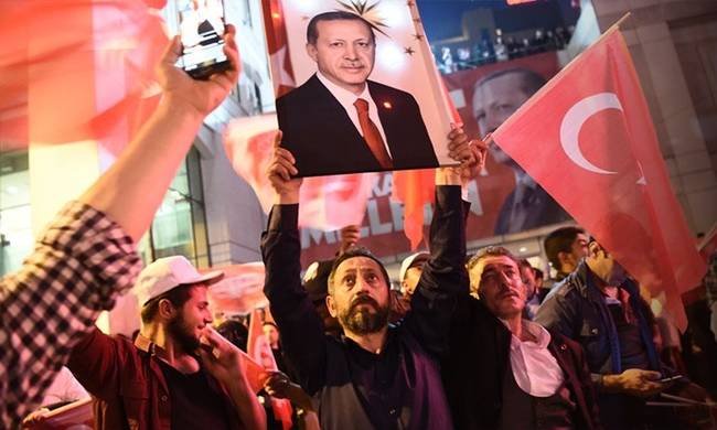 Δημοψήφισμα Τουρκία: Σκληρή απάντηση Άγκυρας στις διεθνείς επικρίσεις για το αποτέλεσμα