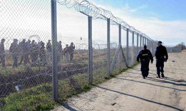 Η Ουγγαρία έστησε και δεύτερο φράχτη στα σύνορα με τη Σερβία