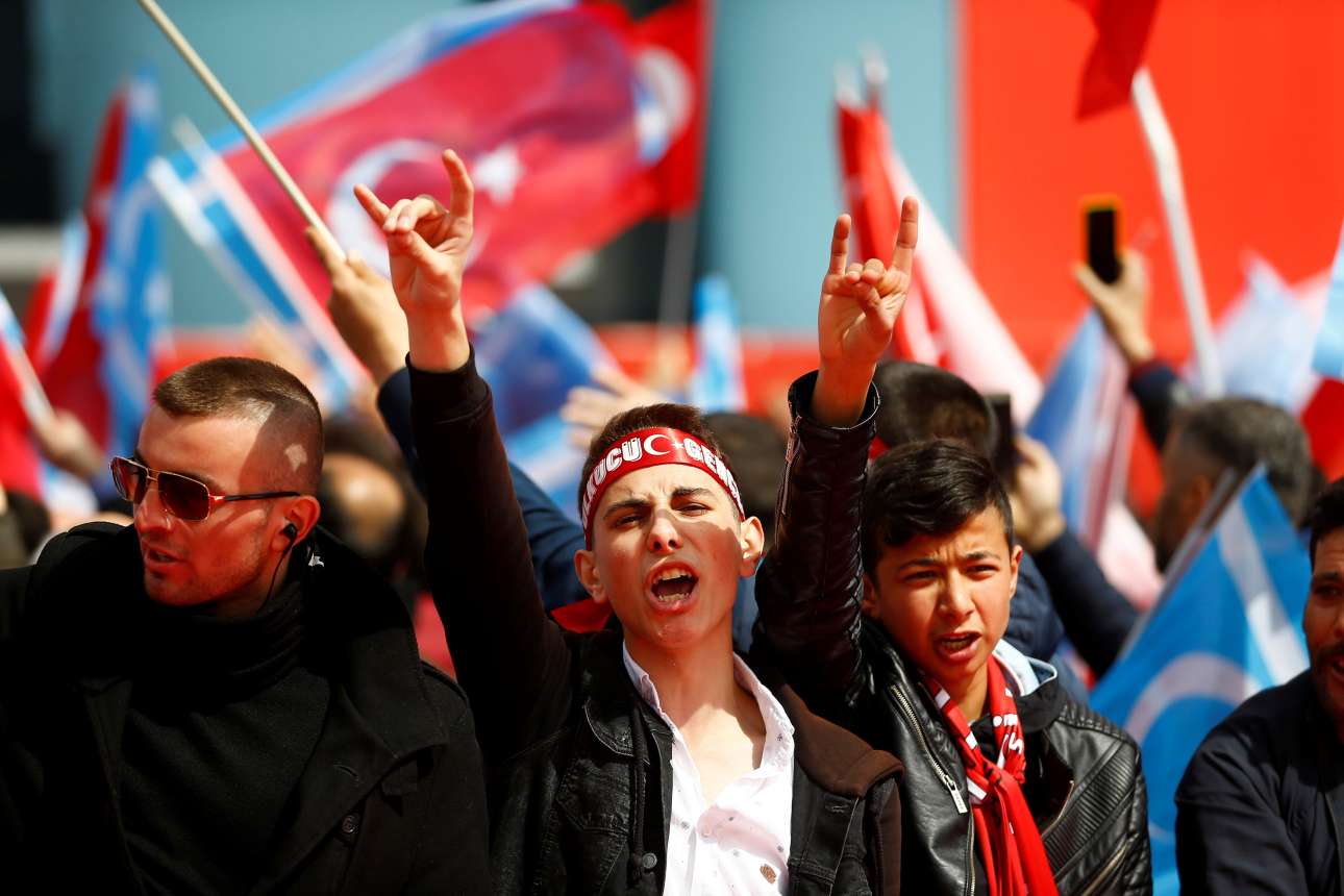 Δημοψήφισμα Τουρκία: Οριακή νίκη του «Ναι» στην Τουρκία