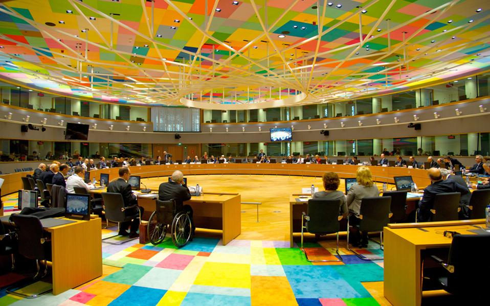 Την επιστροφή των θεσμών αποφασίζει το Eurogroup