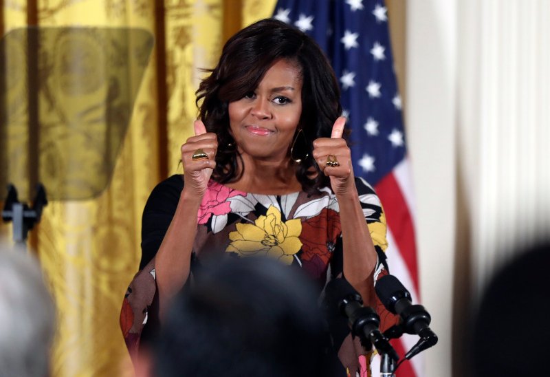 Για πρώτη φορά μετά από 8 χρόνια! Δείτε την Μισέλ Ομπάμα με το φυσικό- άφρο μαλλί της