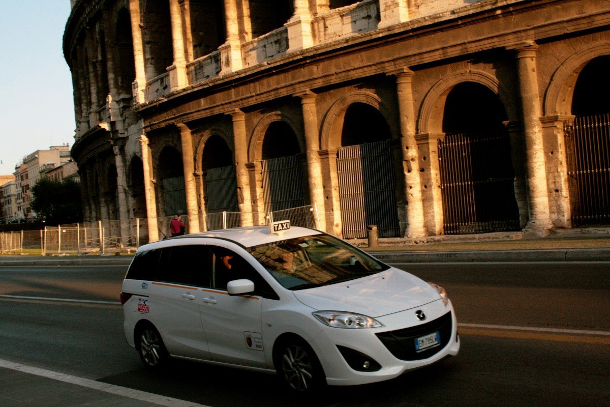 Ιταλία: "Μάχη" ταξιτζήδων και διαδικτυακής εταιρίας παροχής υπηρεσιών δρόμων