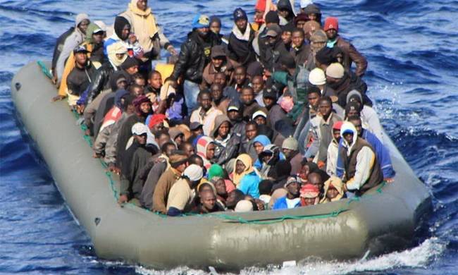 Μεσόγειος: Εντοπίστηκε άδεια λέμβος στην οποία μπορεί να επέβαιναν δεκάδες μετανάστες