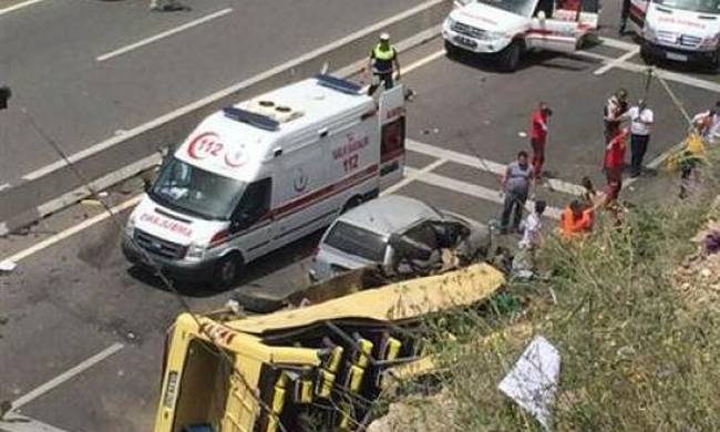 Πολύνεκρο τροχαίο με τουριστικό λεωφορείο – Πάνω από 17 νεκροί και 13 τραυματίες
