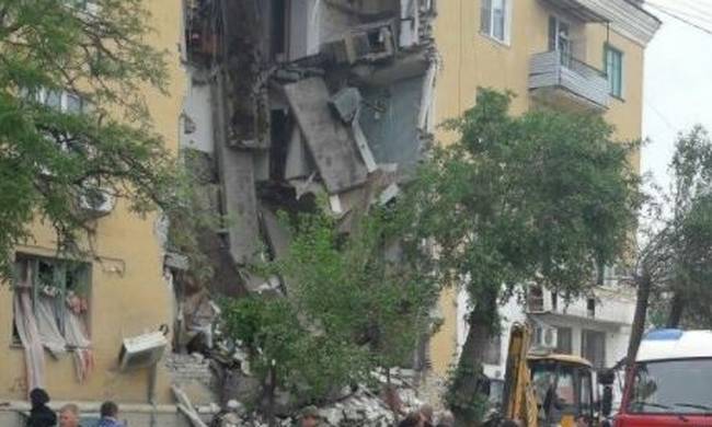 Ρωσία: Τουλάχιστον δύο νεκροί από έκρηξη σε πολυκατοικία (pics+vid)