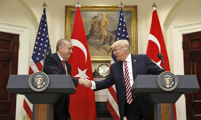 «Ράπισμα» Τραμπ στον Ερντογάν: Τον… γείωσε όταν ζήτησε την έκδοση του Γκιουλέν
