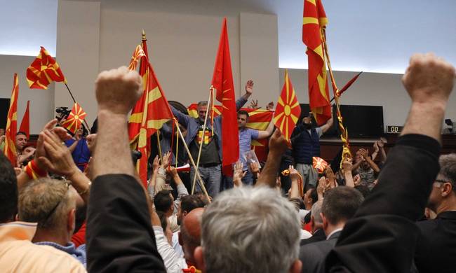 Σκόπια: Ανακούφιση στην διεθνή κοινότητα από την εντολή σχηματισμού κυβέρνησης