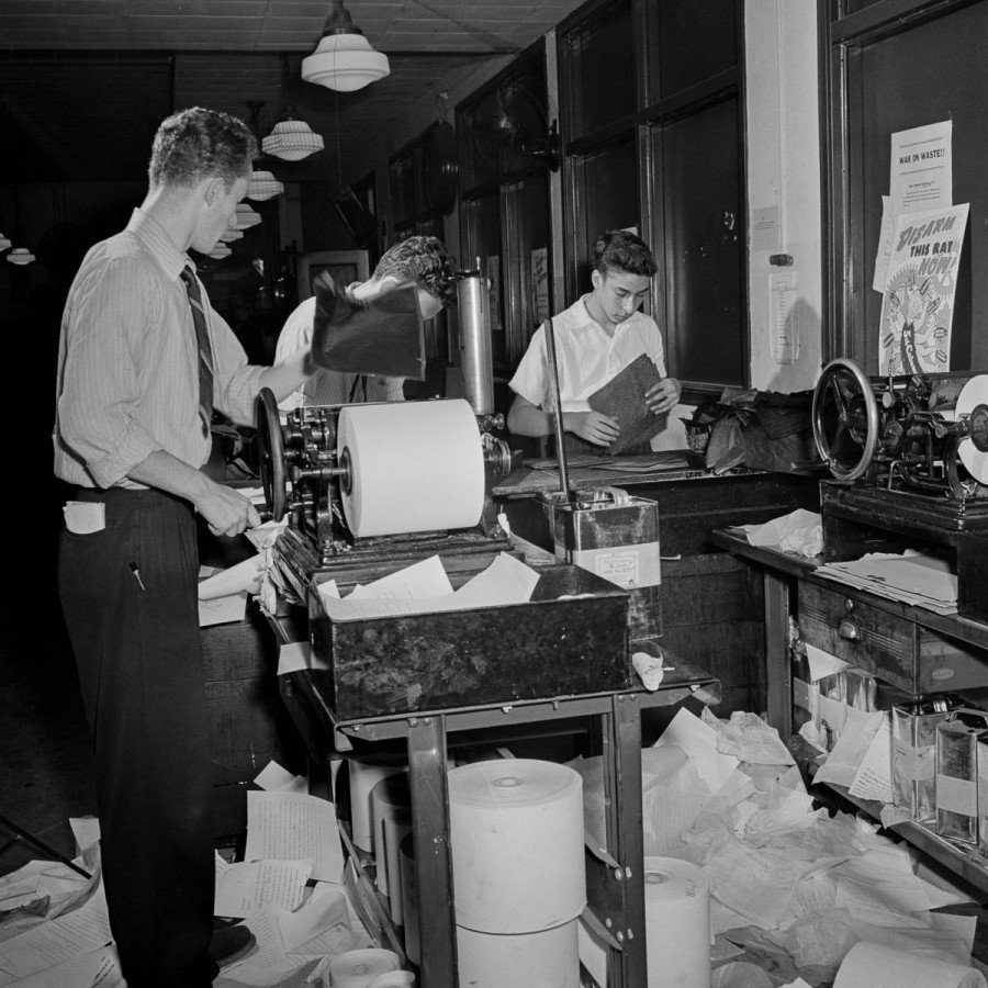 Βήμα προς βήμα η καθημερινή διαδικασία έκδοσης μιας εφημερίδας στη δεκαετία του ‘40