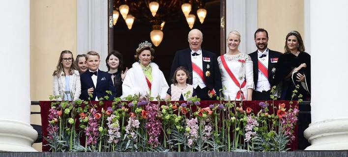 Βρείτε τις διαφορές στο γκαλά της Βασιλικής οικογένειας της Νορβηγίας! (φωτό)
