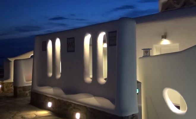 Οι φανταστικές τουαλέτες της Μυκόνου προς τέρψη και προς χρήση. Δήμαρχος Κ. Κουκάς: "Αισθητική και ήθος" (vid+photo)!