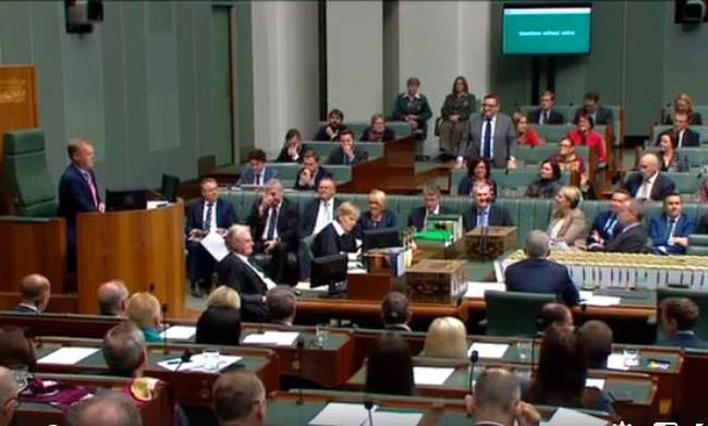 Και ξαφνικά στη Βουλή της Αυστραλίας άρχισαν να μιλούν ελληνικά – Δείτε τι συνέβη (Vids)