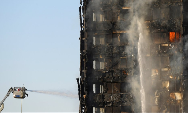 Λονδίνο: Νεκροί, τραυματίες και εγκλωβισμένοι από πύρινη κόλαση σε ουρανοξύστη