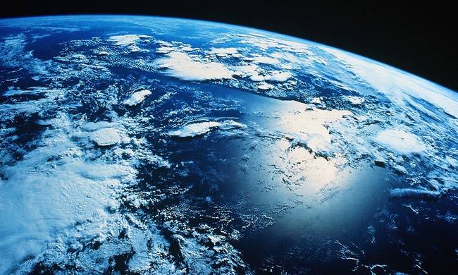 Προειδοποίηση Στίβεν Χόκινγκ: Στείλτε γρήγορα ανθρώπους στον Άρη, η Γη θα «χαθεί»
