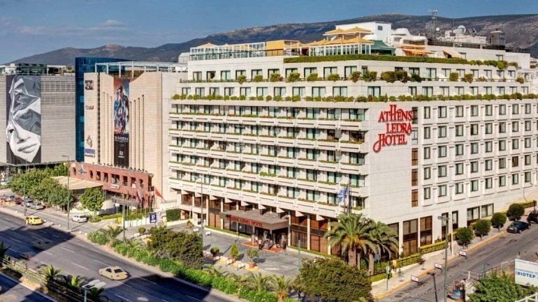 Οι εργαζόμενοι του Athens Ledra αποχωρούν από το ξενοδοχείο