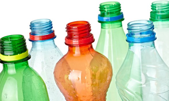 Γιατί απαγορεύεται να ξαναγεμίζουμε με νερό τα πλαστικά μπουκάλια