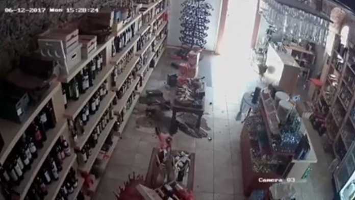 Η στιγμή του ισχυρού σεισμού στη Λέσβο μέσα σε σούπερ μάρκετ (βίντεο)