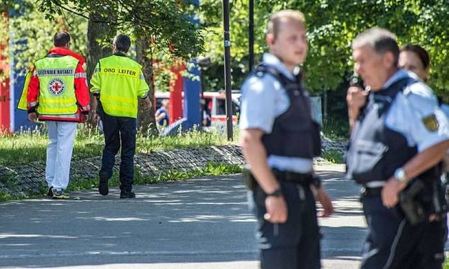 Γερμανία: Μεγάλη έρευνα της αστυνομίας για «ένοπλο» ύποπτο που μπήκε σε σχολείο (vid)