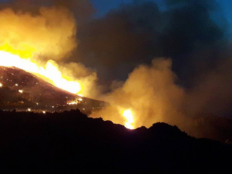 Κρήτη: Ολονύχτια μάχη με τις φλόγες