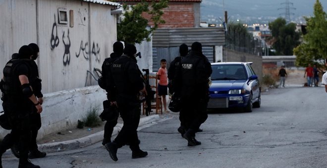 Ολοκληρώθηκε η αστυνομική επιχείρηση στο Μενίδι - Δεκαέξι συλλήψεις
