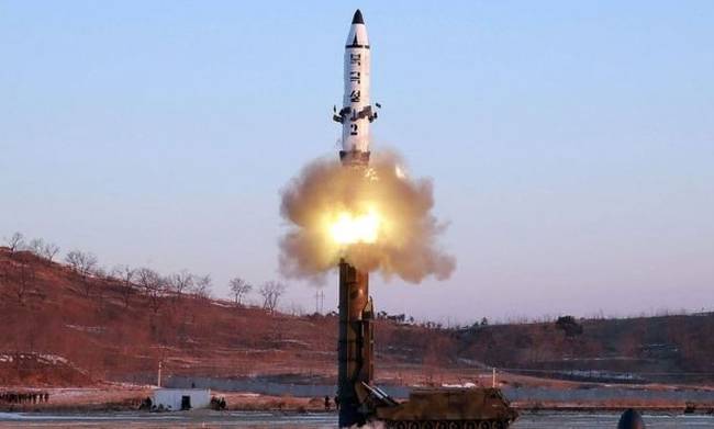 Η Βόρεια Κορέα μετέτρεψε σε σόου την εκτόξευση του πυραύλου (vid)