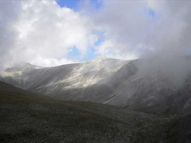 Ιούλιος με σφοδρή χιονοθύελλα στον 'Ολυμπο- Αγωνία για ορειβάτη