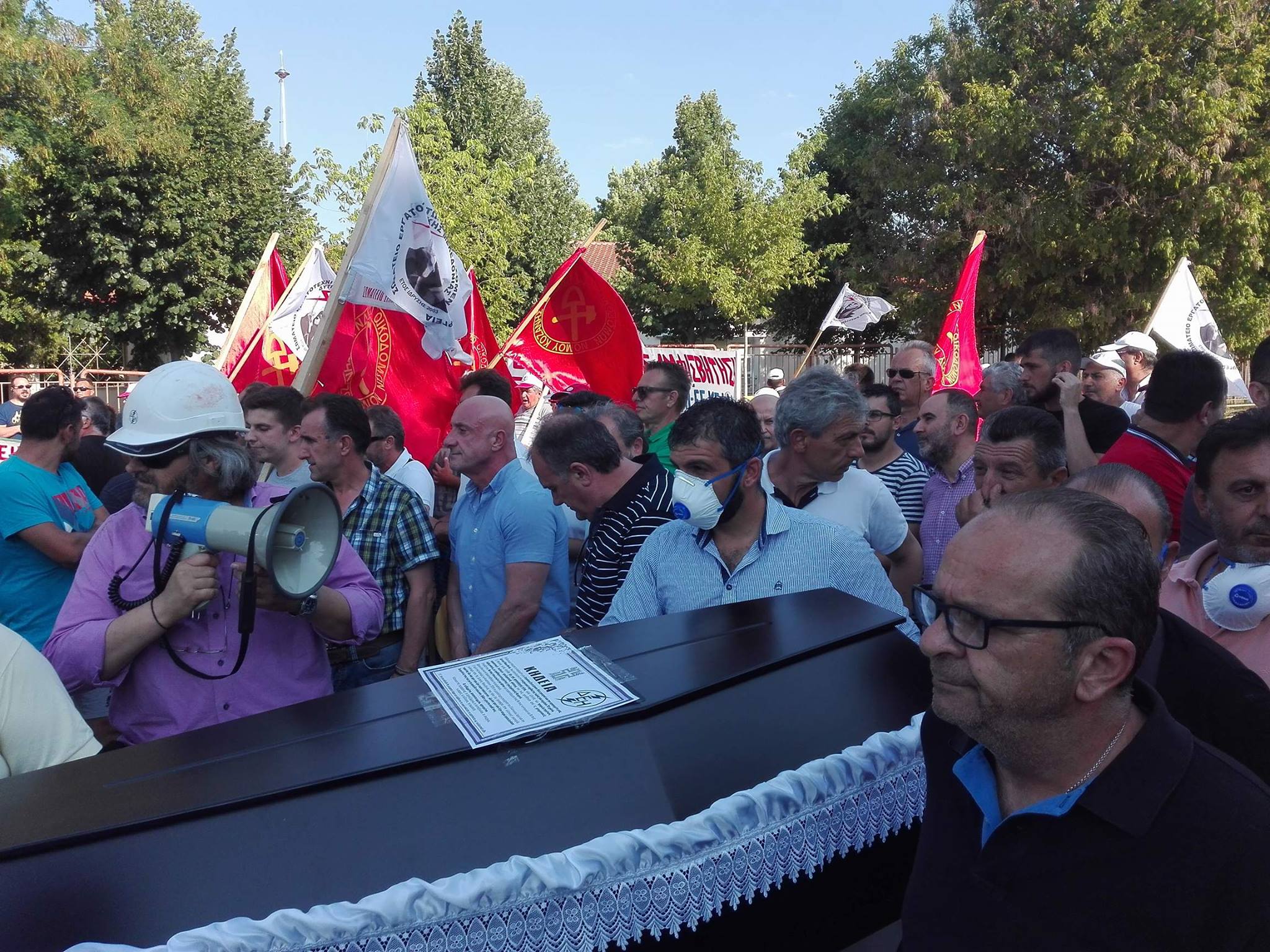 Πολιτική κηδεία του Τσίπρα έκαναν συνδικαλιστές της ΔΕΗ στην Κοζάνη (vid)