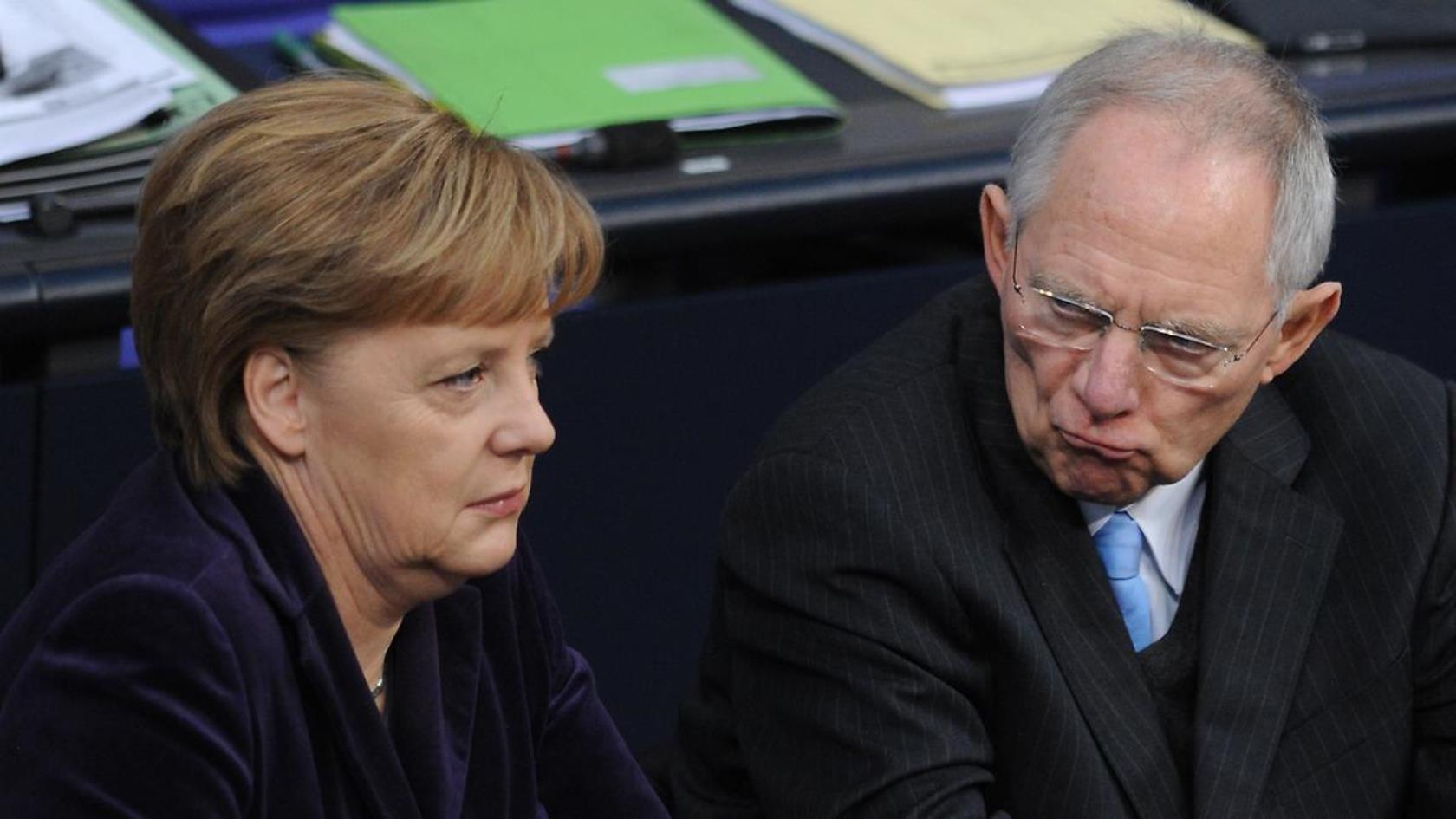 Spiegel: Όταν η Μέρκελ απέσυρε το σχέδιό του Σόιμπλε για την Ελλάδα