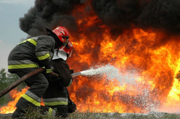 Απίστευτη καταγγελία στον Τσίπρα! Δεν άφησαν τους πυροσβέστες να πάνε στα σπίτια τους