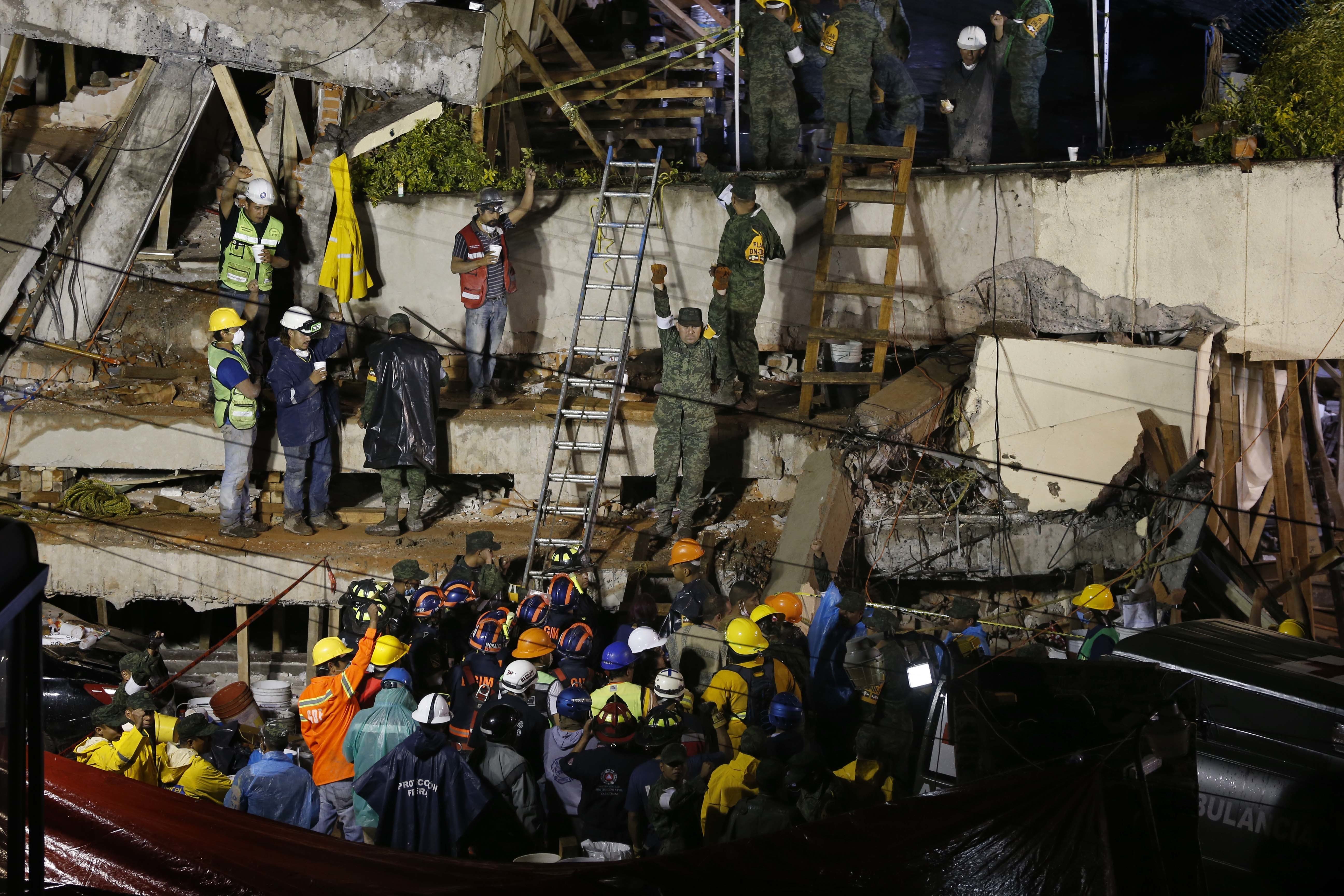 230 νεκροί από τον σεισμό στο Μεξικό